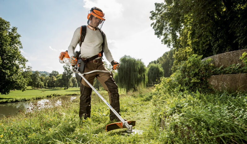 
								Kosa spalinowa STIHL FS 120 full									